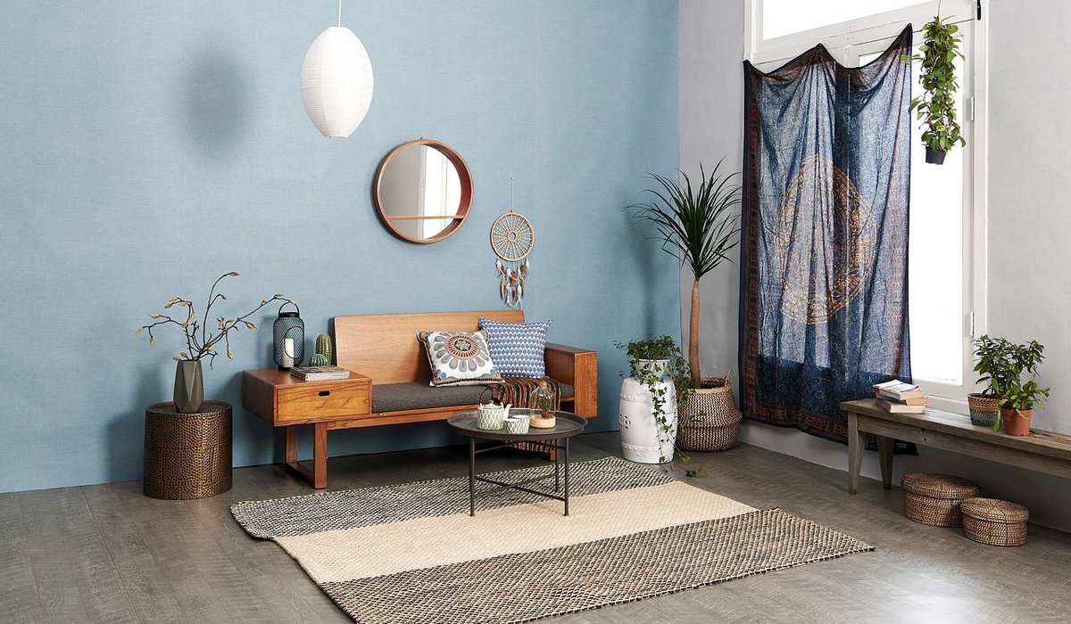 Seasonal autumn touches for a neutral home